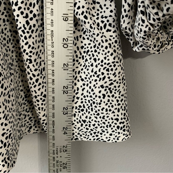 Gilli black and white animal print faux wrap long sleeve blouse. Size L - Picture 7 of 8